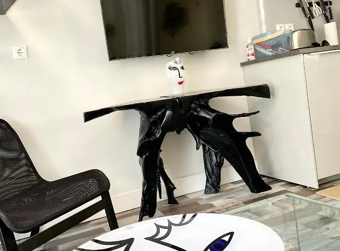 Apollo House Holiday home *